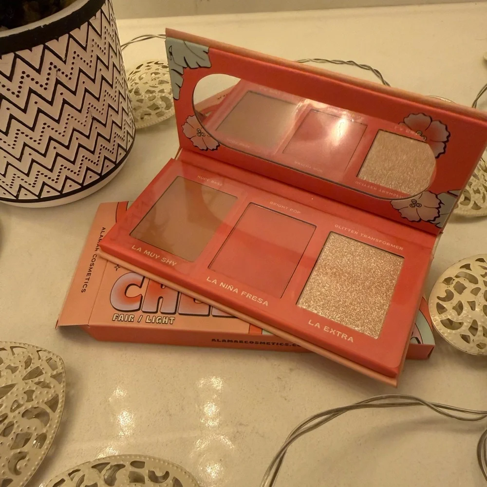 Alamar Viva Las Cheekas Blush & Highlight Palette New‎ In Box